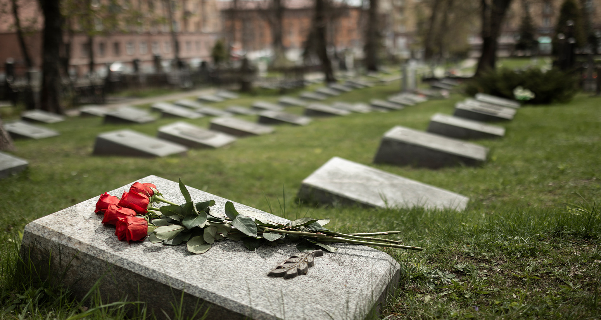 Pomníky, urny, hroby